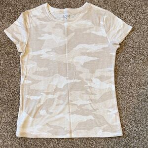 Athleta Camo Short Sleeve Tee in Beige & Cream